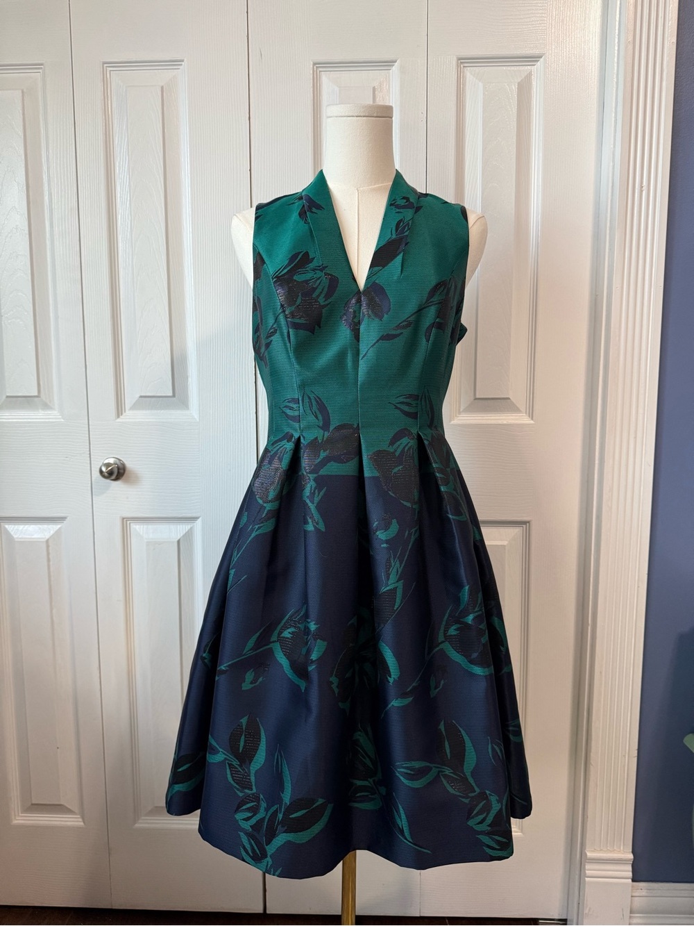 Vince Camuto Emerald & Navy Floral Jacquard Fit & Flare Cocktail Dress Sz 4 - Picture 2 of 12